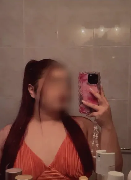 Elena, 22