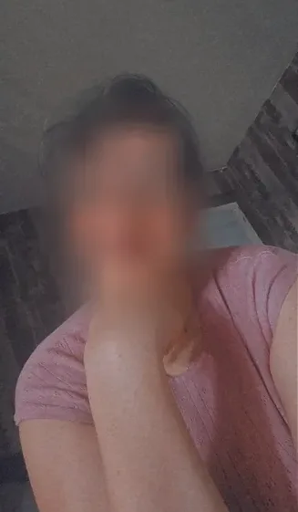 Julia, 27