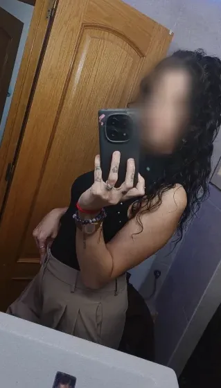 Manuela, 34