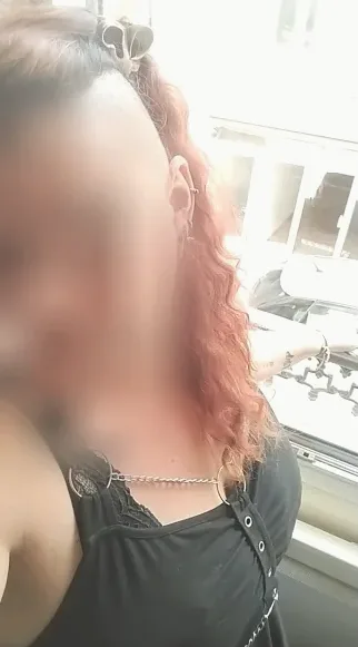 Nadja, 35