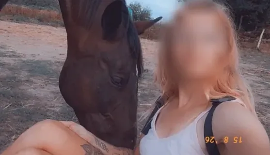 Nadja, 33