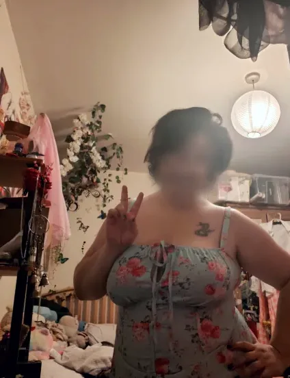 Nicole, 39