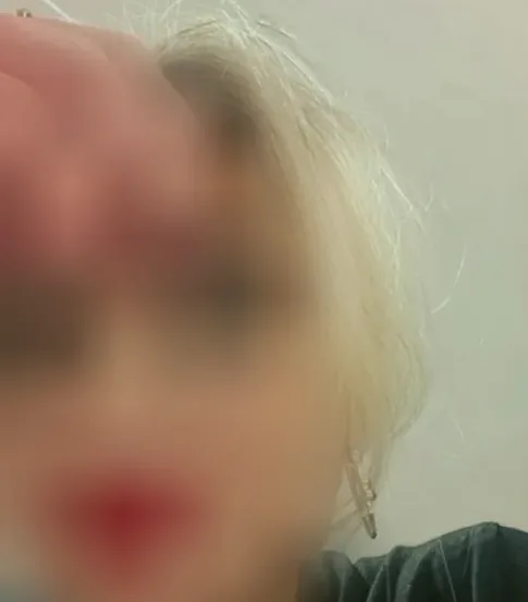 Sina, 32
