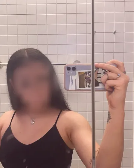 Vivien, 26